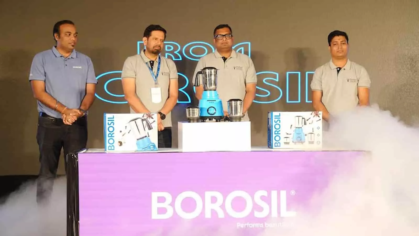 तस्वीर में बोरोसिल के नए मिक्सर ग्राइंडर के अनावरण कार्यक्रम के दौरान उपस्थित पदाधिकारी दिख रहे हैं। तस्वीर में बोरोसिल के नए मिक्सर ग्राइंडर के अनावरण कार्यक्रम के दौरान उपस्थित पदाधिकारी दिख रहे हैं।