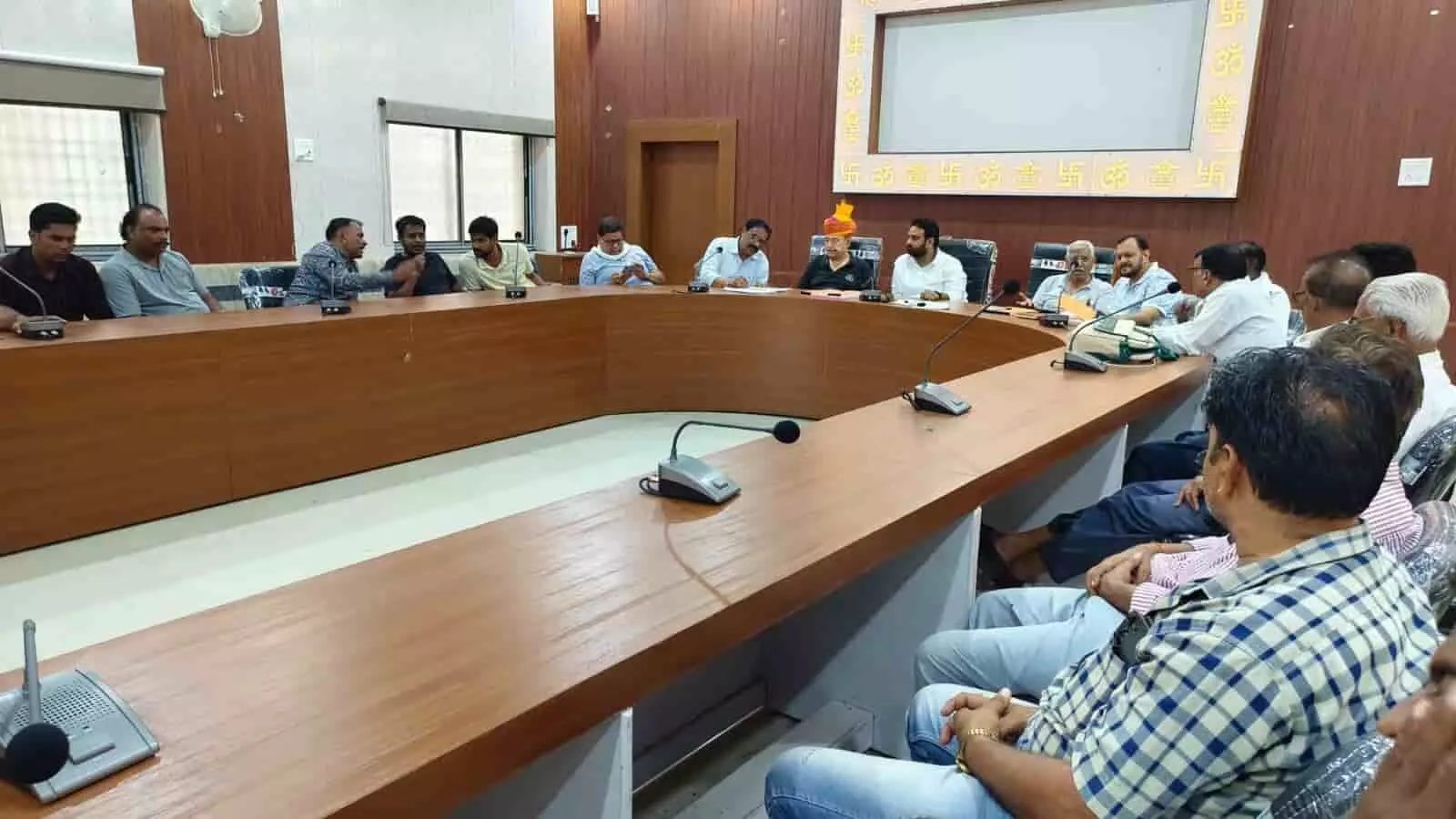 भूपालसागर सभागार में महाराणा प्रताप जयंती की तैयारियों पर बैठक करते जनप्रतिनिधि और नागरिक। भूपालसागर सभागार में महाराणा प्रताप जयंती की तैयारियों पर बैठक करते जनप्रतिनिधि और नागरिक।