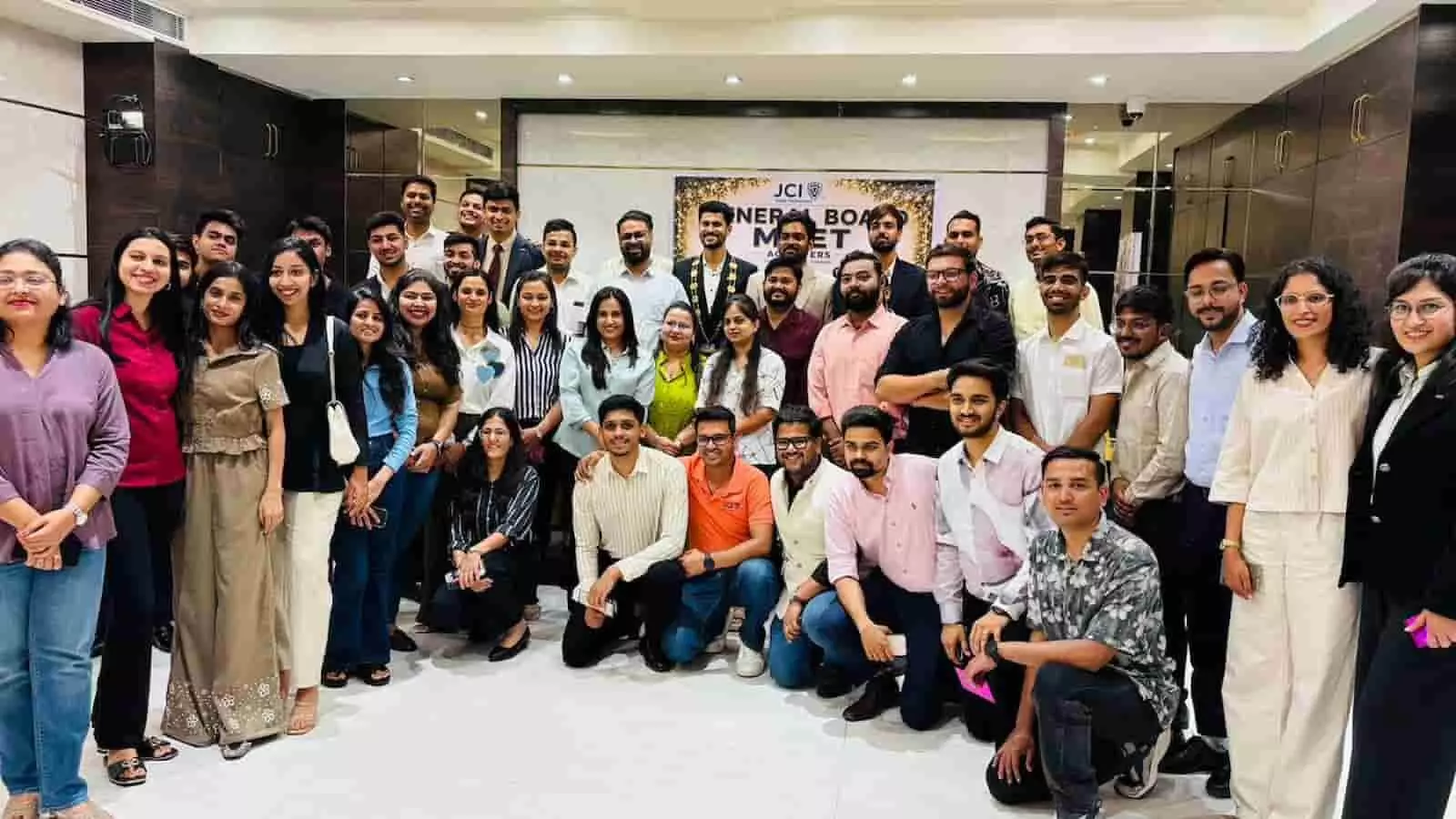 जेसीआई कोटा अचीवर्स की बैठक में पदाधिकारी और सदस्य भविष्य की सामाजिक योजनाओं पर चर्चा करते हुए। जेसीआई कोटा अचीवर्स की बैठक में पदाधिकारी और सदस्य भविष्य की सामाजिक योजनाओं पर चर्चा करते हुए।
