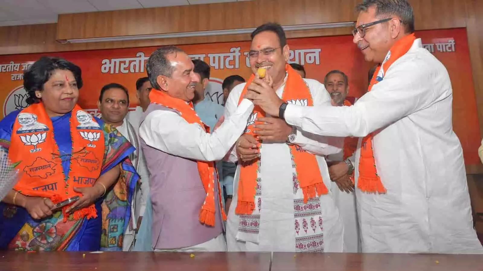 भाजपा ने राजस्थान से राज्यसभा प्रत्याशी पूनिया और गुर्जर का कराया मुंह मीठा