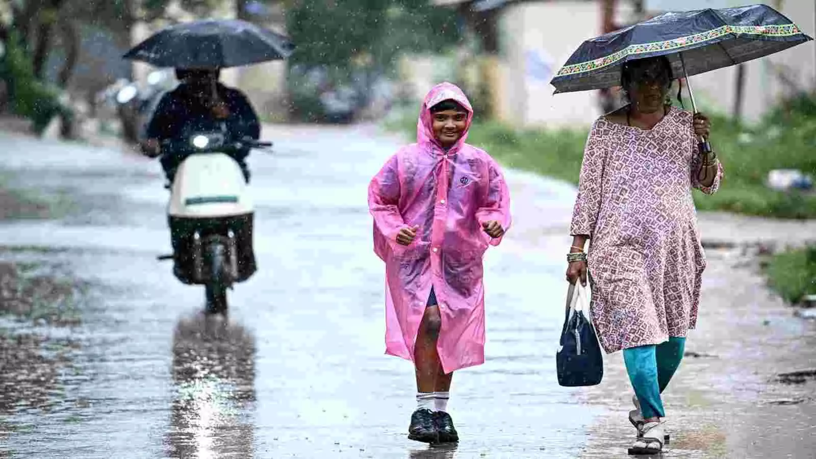 दक्षिण भारत में मॉनसून का पैर पसारता शिकंजा, केरल और कर्नाटक समेत कई राज्यों में भारी बारिश का अलर्ट जारी|
