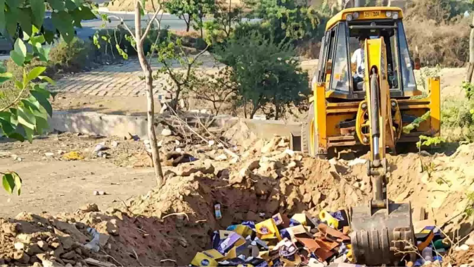 पहाड़ा थाना पुलिस द्वारा न्यायालय के आदेश पर अवैध शराब को गड्ढे में डालकर नष्ट करने की कार्रवाई। पहाड़ा थाना पुलिस द्वारा न्यायालय के आदेश पर अवैध शराब को गड्ढे में डालकर नष्ट करने की कार्रवाई।