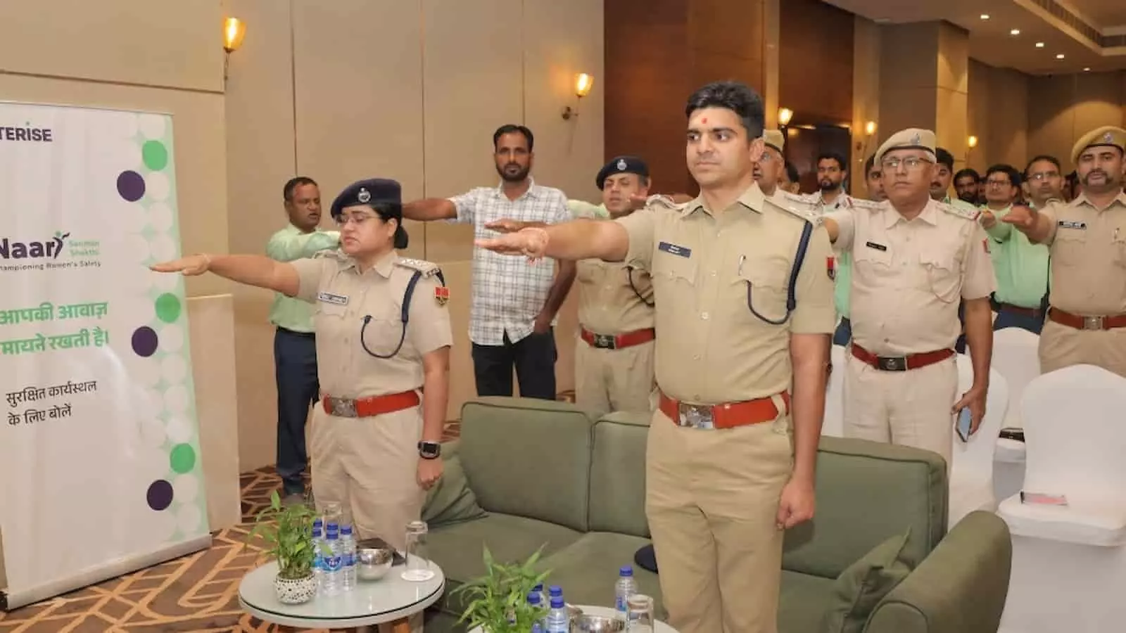 राजसमंद में आयोजित सुरक्षा कार्यशाला के दौरान शपथ लेते हुए राजस्थान पुलिस के अधिकारी और कर्मचारी।