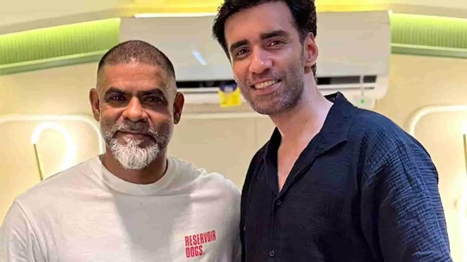 तस्वीर में अभिनेता अविनाश तिवारी और फिल्म निर्माता शुजात सौदागर एक मुलाकात के दौरान साथ दिख रहे हैं। तस्वीर में अभिनेता अविनाश तिवारी और फिल्म निर्माता शुजात सौदागर एक मुलाकात के दौरान साथ दिख रहे हैं।