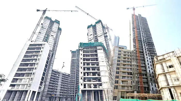 कन्स्ट्रक्शन क्रेन के साथ निर्माणाधीन ऊंची आवासीय बहुमंजिला इमारतें पूर्वी दिल्ली में डीडीए हाउसिंग प्रोजेक्ट के संदर्भ में। कन्स्ट्रक्शन क्रेन के साथ निर्माणाधीन ऊंची आवासीय बहुमंजिला इमारतें पूर्वी दिल्ली में डीडीए हाउसिंग प्रोजेक्ट के संदर्भ में।