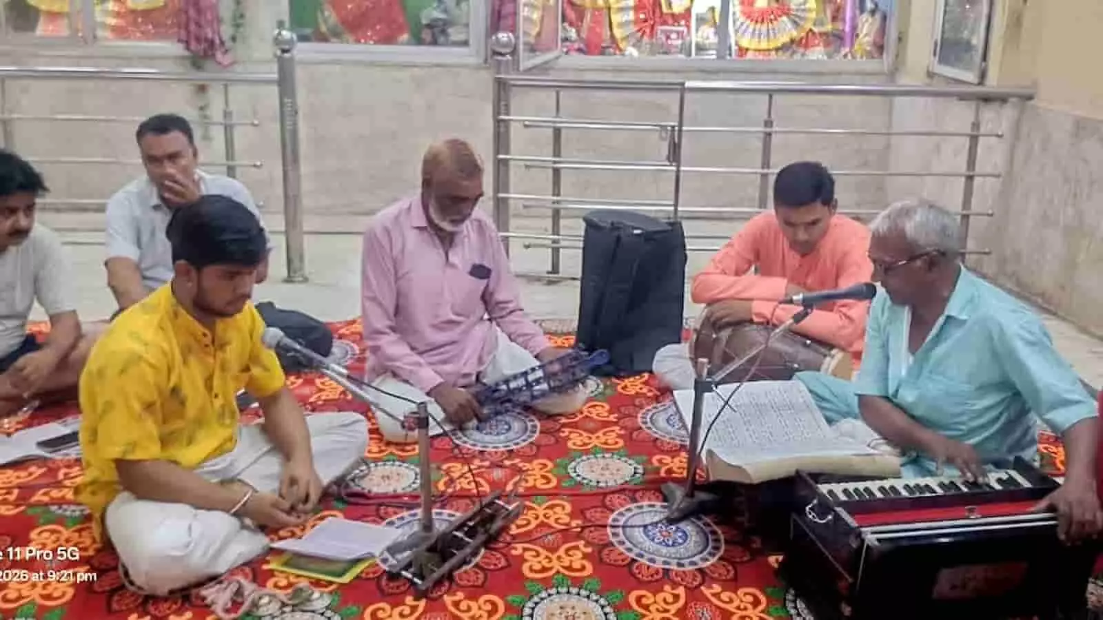 कोठी वाले हनुमान मंदिर में नारायण सैनी म्यूजिकल ग्रुप सुंदरकांड का पाठ करते हुए। कोठी वाले हनुमान मंदिर में नारायण सैनी म्यूजिकल ग्रुप सुंदरकांड का पाठ करते हुए।