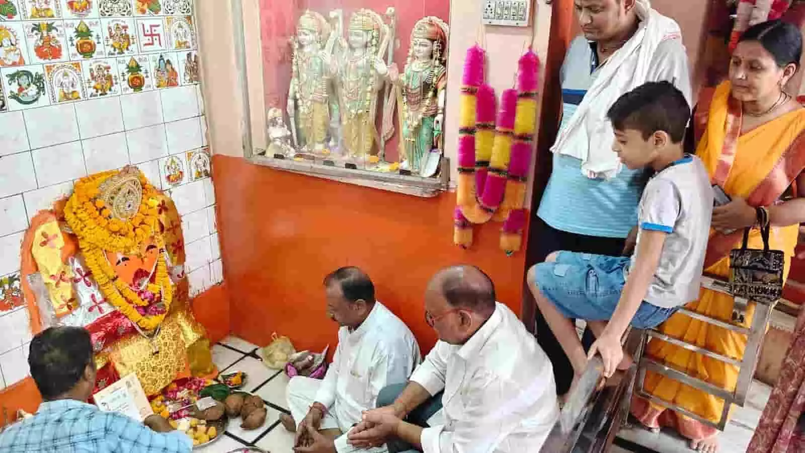 गोपाल गौशाला गंगापुर सिटी में छप्पन भोग कार्यक्रम की तैयारियों के लिए बैठक करते कान्हा गौ सेवा समिति के सदस्य गोपाल गौशाला गंगापुर सिटी में छप्पन भोग कार्यक्रम की तैयारियों के लिए बैठक करते कान्हा गौ सेवा समिति के सदस्य