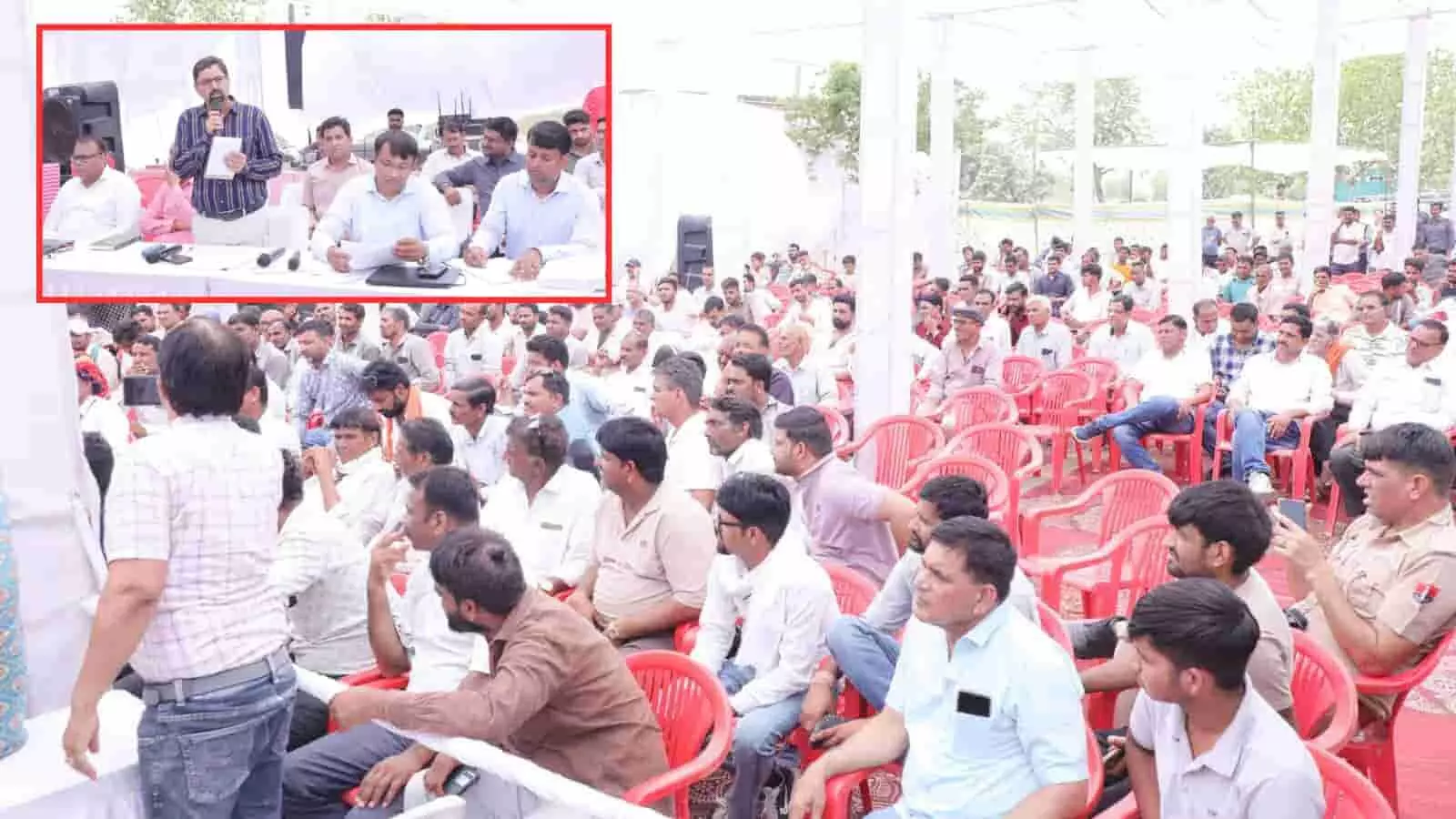 जनसुनवाई में बड़ी संख्या में ग्रामीण और अधिकारी खुले मैदान में बैठे, निम्बाहेड़ा, चित्तौड़गढ़, वंडर सीमेंट पर्यावरण स्वीकृति प्रक्रिया जनसुनवाई में बड़ी संख्या में ग्रामीण और अधिकारी खुले मैदान में बैठे, निम्बाहेड़ा, चित्तौड़गढ़, वंडर सीमेंट पर्यावरण स्वीकृति प्रक्रिया 