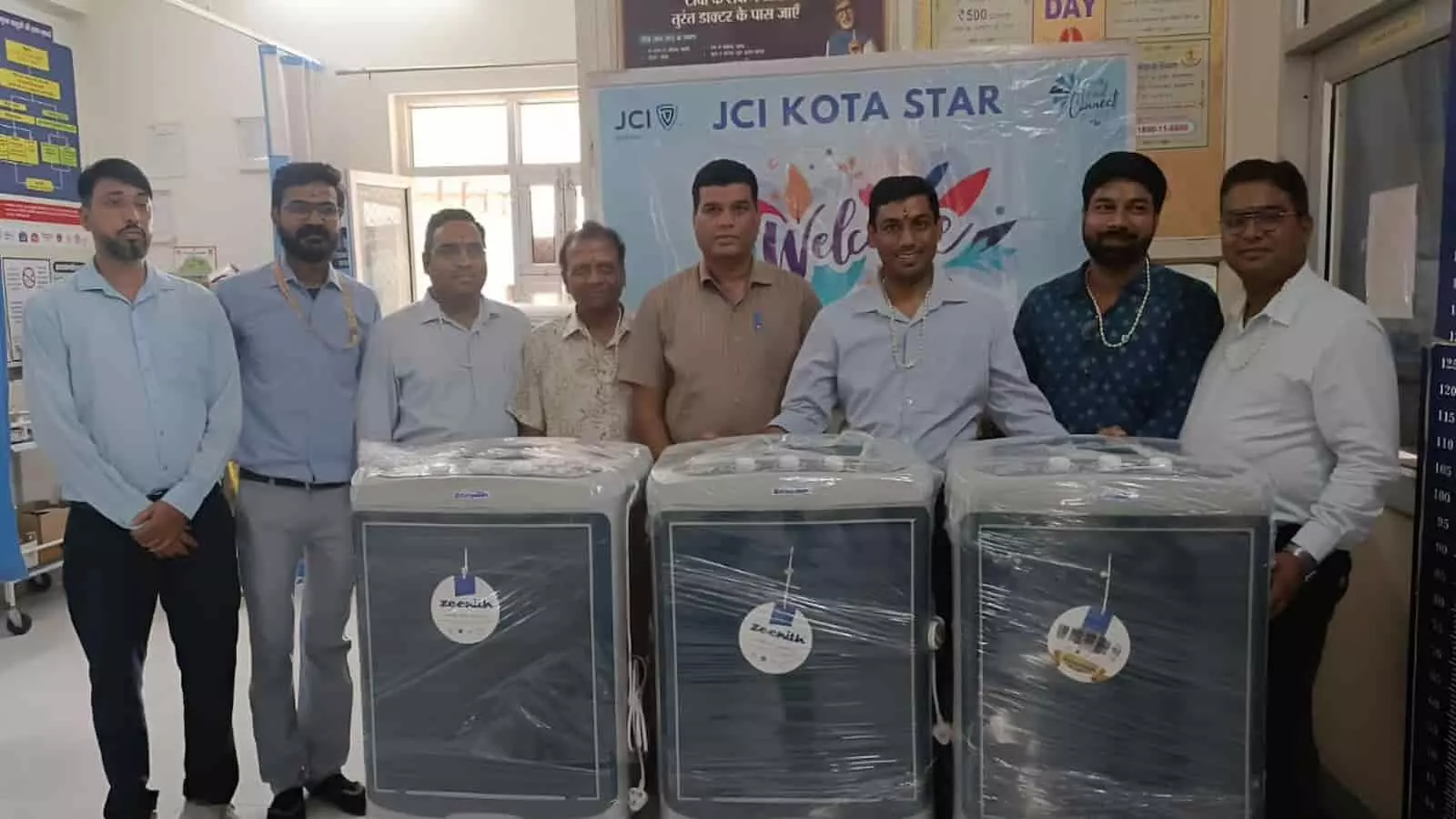 जेसीआई कोटा स्टार के सदस्य अनन्तपुरा स्वास्थ्य केंद्र में मरीजों के लिए कूलर भेंट कर रहे हैं। जेसीआई कोटा स्टार के सदस्य अनन्तपुरा स्वास्थ्य केंद्र में मरीजों के लिए कूलर भेंट कर रहे हैं।