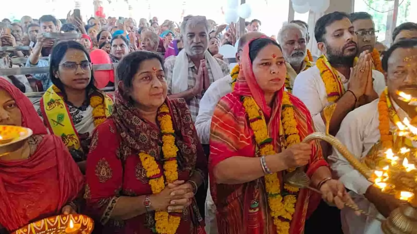 भरतपुर बांके बिहारी मंदिर में भाजपा महाआरती में अधिकारी व कार्यकर्ता उपस्थित रहे हैं भरतपुर बांके बिहारी मंदिर में भाजपा महाआरती में अधिकारी व कार्यकर्ता उपस्थित रहे हैं