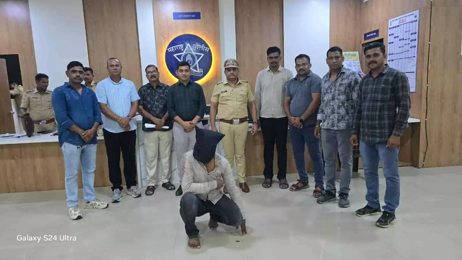 बोलिंज पुलिस स्टेशन में चेन ठगी मामले में पकड़े गए दो आरोपी पुलिस हिरासत में हैं। बोलिंज पुलिस स्टेशन में चेन ठगी मामले में पकड़े गए दो आरोपी पुलिस हिरासत में हैं।