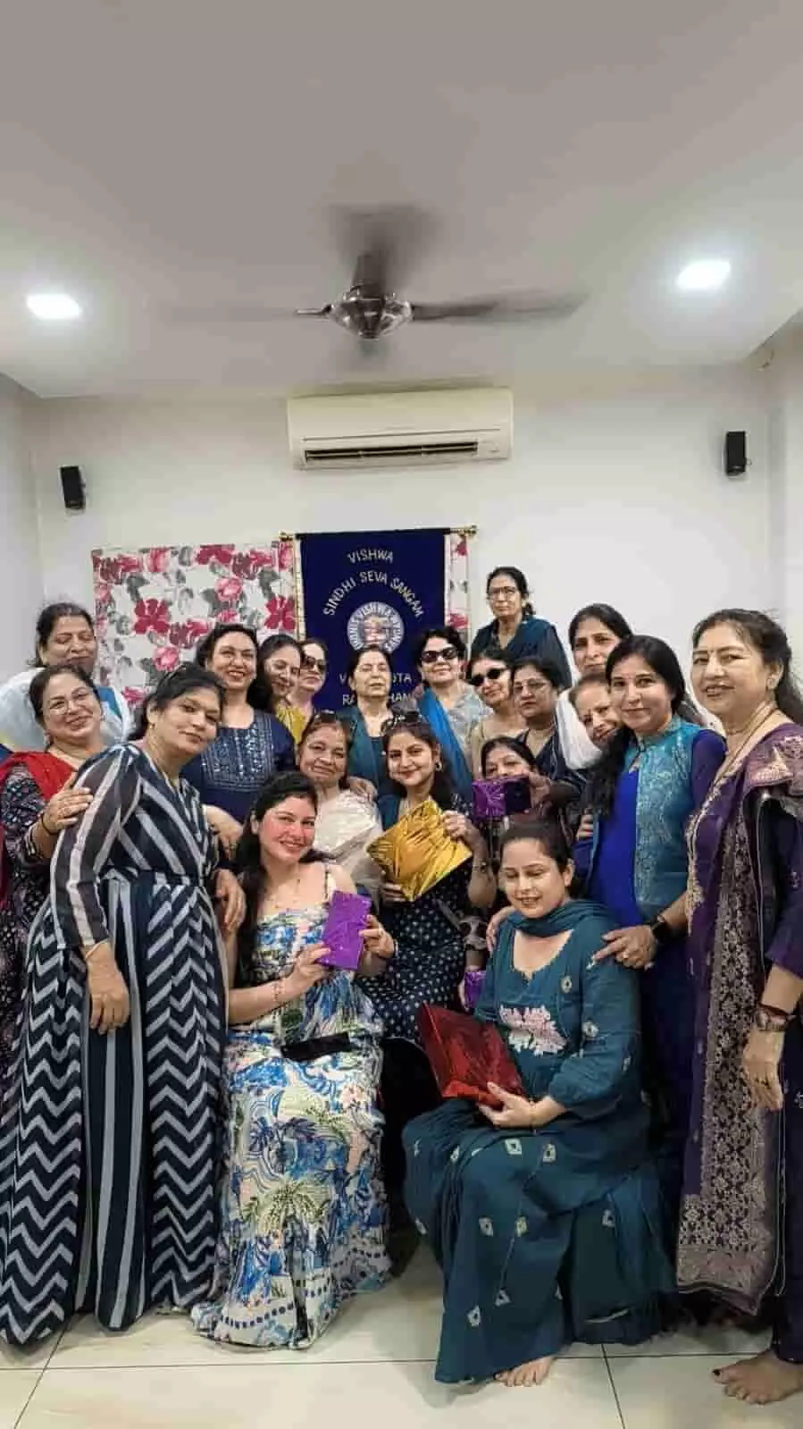 कोटा में आयोजित कार्यक्रम के दौरान विश्व सिंधी सेवा संगम की सदस्य और प्रतिभागी। कोटा में आयोजित कार्यक्रम के दौरान विश्व सिंधी सेवा संगम की सदस्य और प्रतिभागी।