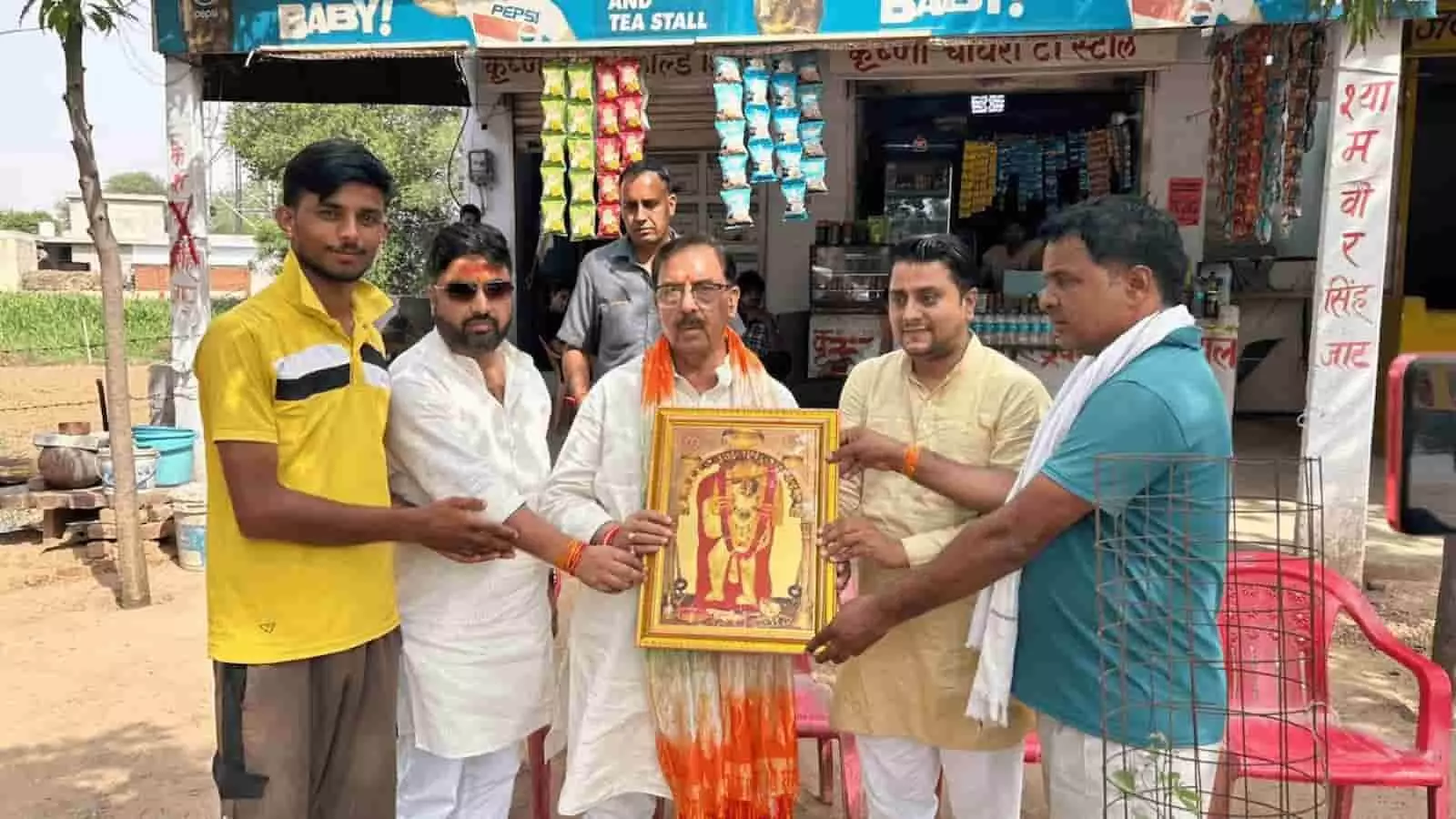 भाजपा कार्यकर्ताओं द्वारा भुसावर में वित्त आयोग मंत्री अरुण चतुर्वेदी का स्वागत करते हुए। भाजपा कार्यकर्ताओं द्वारा भुसावर में वित्त आयोग मंत्री अरुण चतुर्वेदी का स्वागत करते हुए।