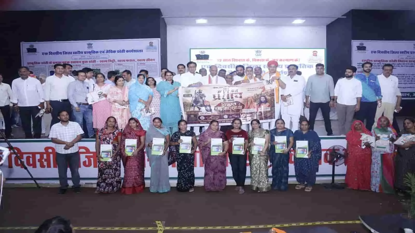 भूपालसागर में जन प्रतिनिधियों द्वारा महाराणा प्रताप जयंती कार्यक्रम के पोस्टर का विमोचन किया गया। भूपालसागर में जन प्रतिनिधियों द्वारा महाराणा प्रताप जयंती कार्यक्रम के पोस्टर का विमोचन किया गया।