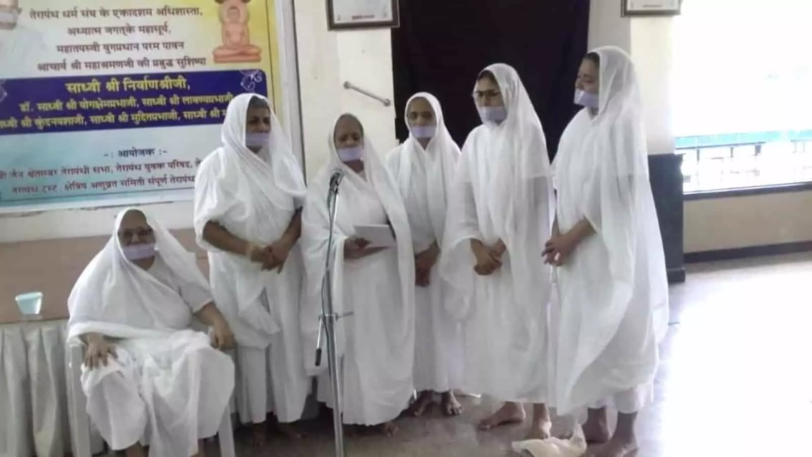 घाटकोपर में उल्लास कार्यशाला के दौरान साध्वी निर्वाणश्री और अन्य साध्वियां जीवन मार्गदर्शन दे रही हैं। घाटकोपर में उल्लास कार्यशाला के दौरान साध्वी निर्वाणश्री और अन्य साध्वियां जीवन मार्गदर्शन दे रही हैं।
