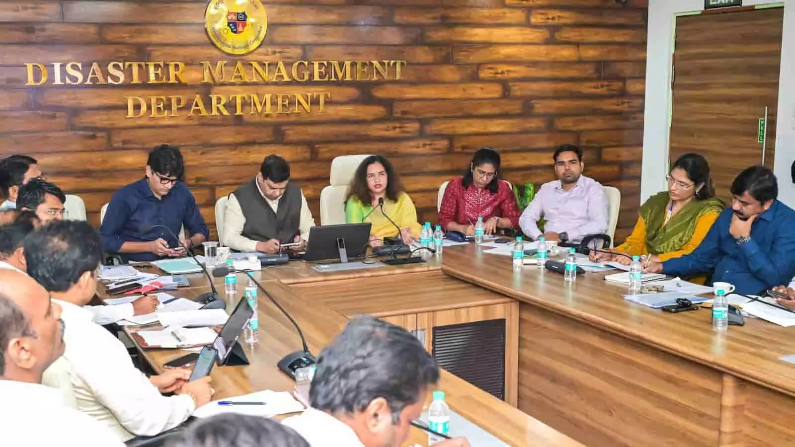 बीएमसी मुख्यालय में आयोजित उच्च स्तरीय समीक्षा बैठक में शामिल अधिकारी और कर्मचारी। बीएमसी मुख्यालय में आयोजित उच्च स्तरीय समीक्षा बैठक में शामिल अधिकारी और कर्मचारी।
