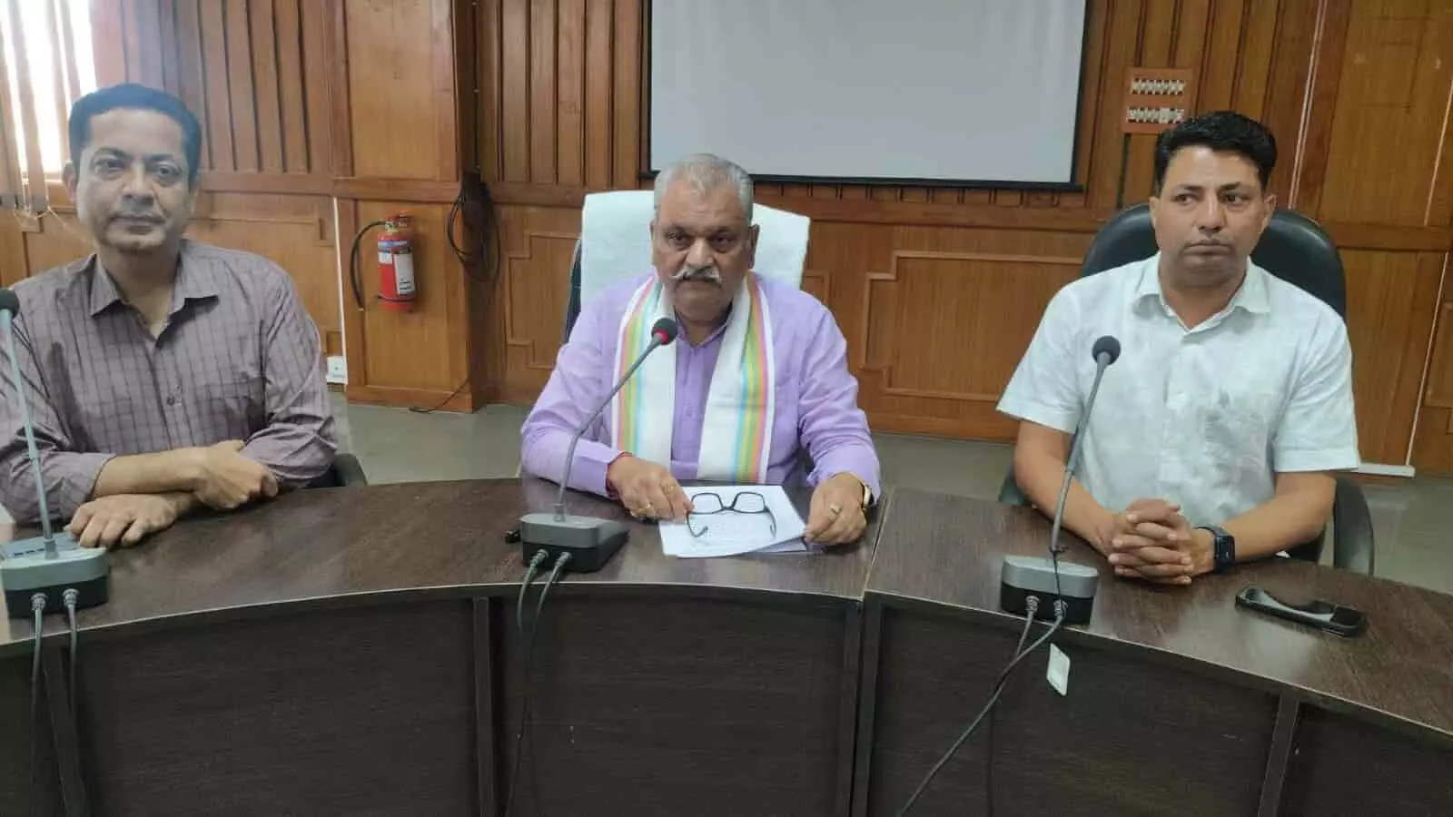 तस्वीर में राजस्थान राज्य पात्रता परीक्षा (SET-2026) की विज्ञप्ति से संबंधित एक विस्तृत समाचार लेख का अंश दिखाई दे रहा है, जिसमें आवेदन की तिथियां, परीक्षा पैटर्न और योग्यताओं का विवरण मुद्रित है。 तस्वीर में राजस्थान राज्य पात्रता परीक्षा (SET-2026) की विज्ञप्ति से संबंधित एक विस्तृत समाचार लेख का अंश दिखाई दे रहा है, जिसमें आवेदन की तिथियां, परीक्षा पैटर्न और योग्यताओं का विवरण मुद्रित है。