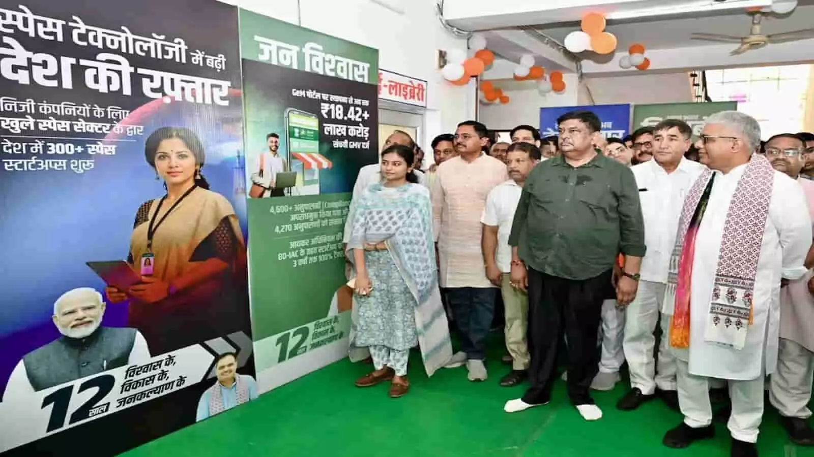 प्रदर्शनी का उद्घाटन करते भूपेंद्र यादव और संजय शर्मा अलवर नवीन सूचना केंद्र में। प्रदर्शनी का उद्घाटन करते भूपेंद्र यादव और संजय शर्मा अलवर नवीन सूचना केंद्र में।