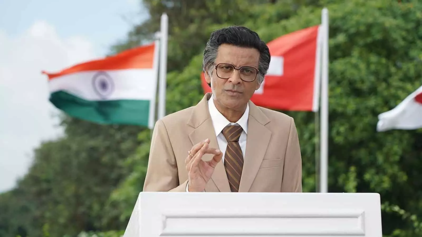 तस्वीर में मनोज बाजपेयी फिल्म गवर्नर में आरबीआई गवर्नर की भूमिका में दिख रहे हैं। तस्वीर में मनोज बाजपेयी फिल्म गवर्नर में आरबीआई गवर्नर की भूमिका में दिख रहे हैं।