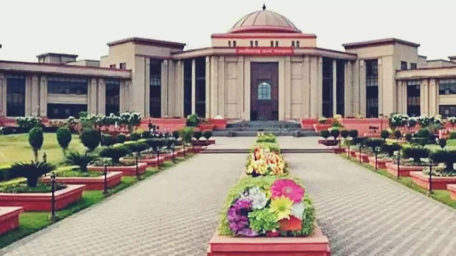 छत्तीसगढ़ हाईकोर्ट का भवन, जहां परीक्षा संबंधित याचिकाओं पर सुनवाई की गई। छत्तीसगढ़ हाईकोर्ट का भवन, जहां परीक्षा संबंधित याचिकाओं पर सुनवाई की गई।
