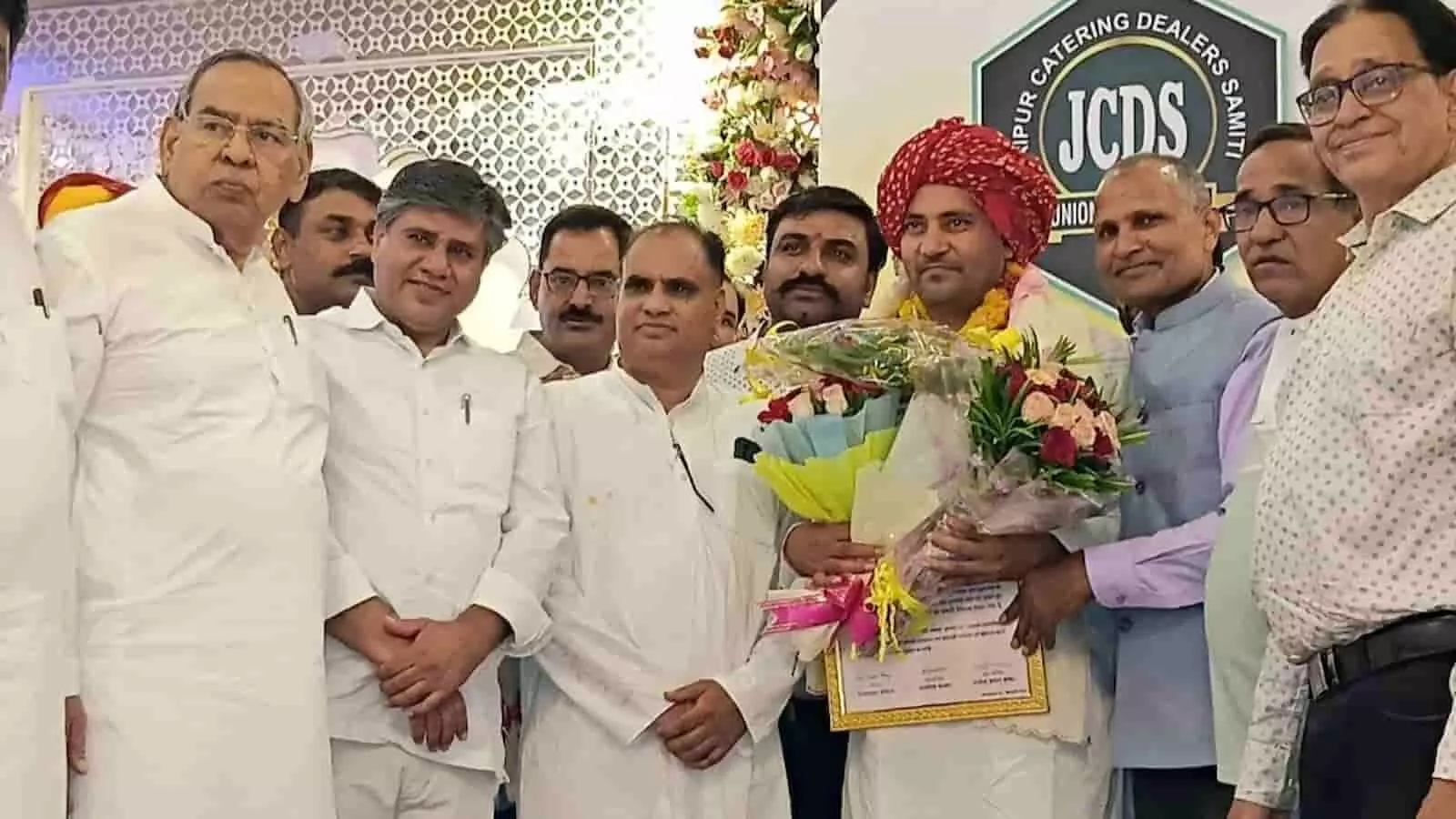 तस्वीर में राजस्थान के होटल फेडरेशन के सदस्य पर्यटन नीति पर चर्चा करते हुए।