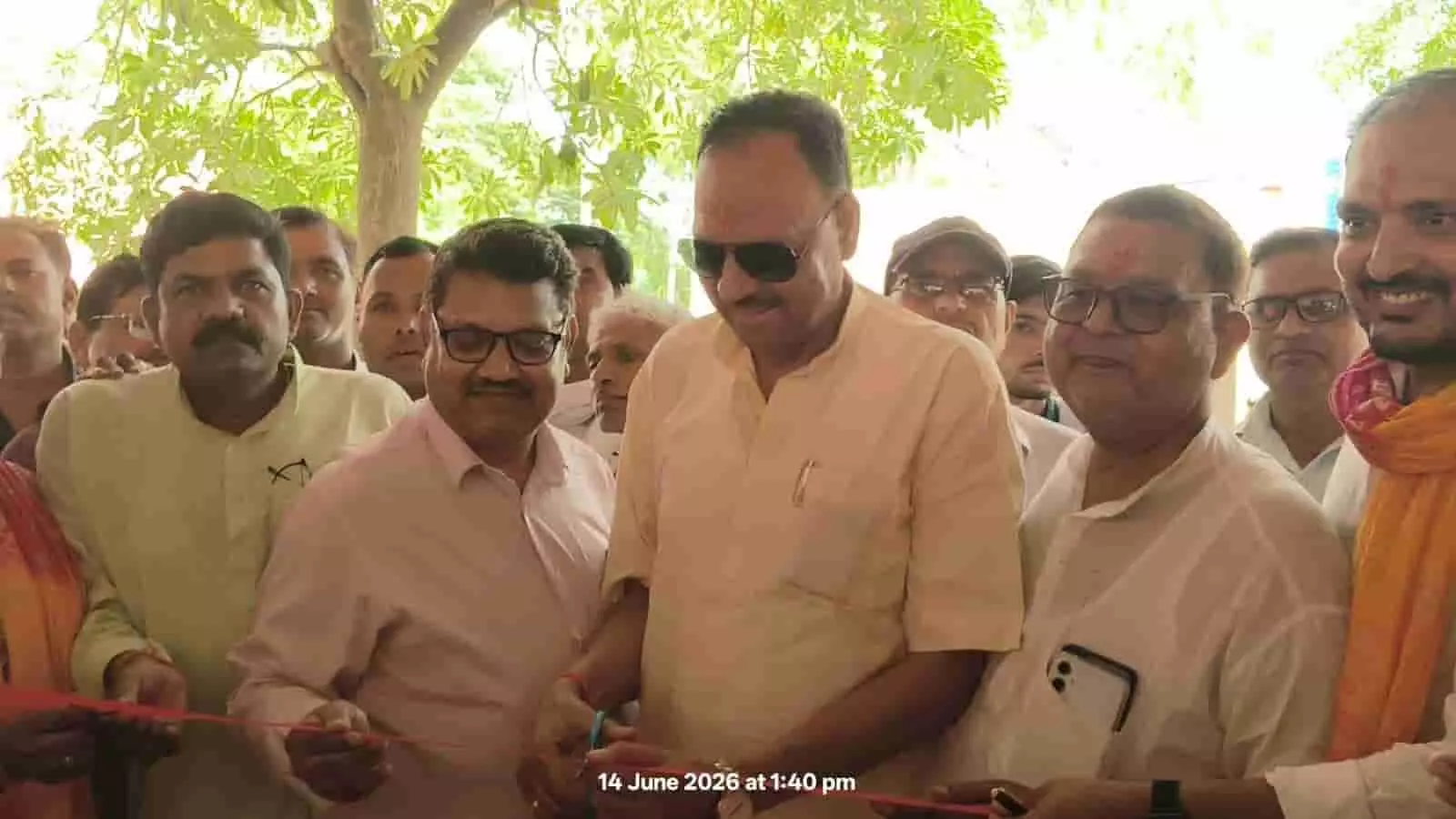 तस्वीर में अलीगंज विधायक सत्यपाल सिंह राठौड़ विकास प्रदर्शनी का उद्घाटन करते दिख रहे हैं। तस्वीर में अलीगंज विधायक सत्यपाल सिंह राठौड़ विकास प्रदर्शनी का उद्घाटन करते दिख रहे हैं।