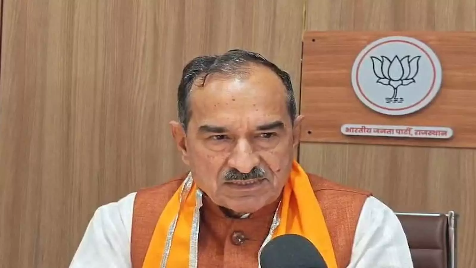जयपुर में अशोक गहलोत के भाजपा पर प्रतिबंध संबंधी बयान पर बोलते भाजपा अध्यक्ष मदन राठौड़। जयपुर में अशोक गहलोत के भाजपा पर प्रतिबंध संबंधी बयान पर बोलते भाजपा अध्यक्ष मदन राठौड़।