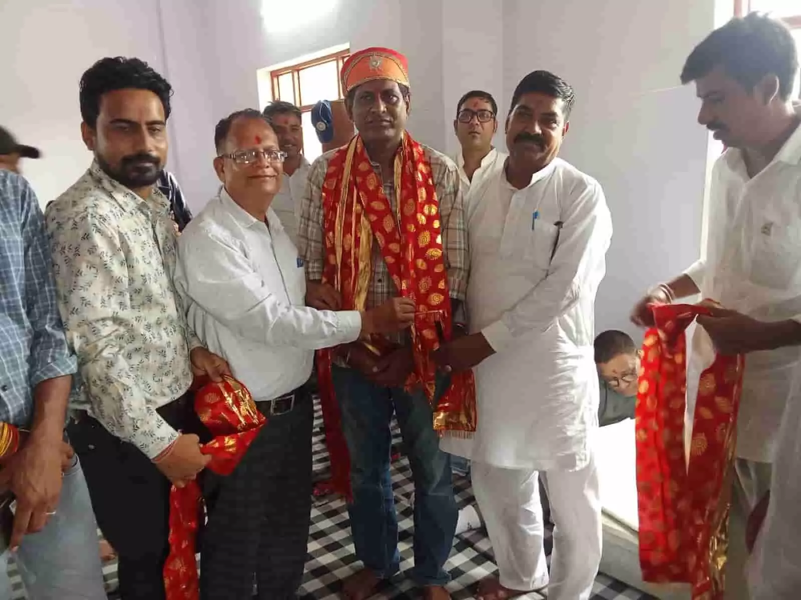 ओड़ा में आयोजित पूर्बिया समाज की वार्षिक बैठक में अध्यक्ष पद का दायित्व संभालते लोकेश मगवास। ओड़ा में आयोजित पूर्बिया समाज की वार्षिक बैठक में अध्यक्ष पद का दायित्व संभालते लोकेश मगवास।