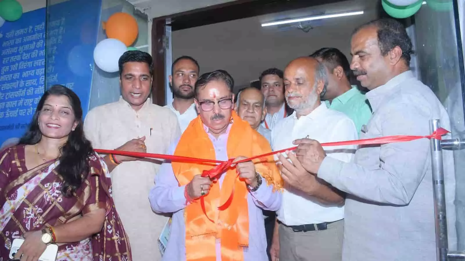 भीलवाड़ा के महाराणा प्रताप सभागार में राज्य वित्त आयोग अध्यक्ष अरुण चतुर्वेदी को अन्य जनप्रतिनिधियों के साथ फीता काटकर प्रदर्शनी का उद्घाटन करते हुए। भीलवाड़ा के महाराणा प्रताप सभागार में राज्य वित्त आयोग अध्यक्ष अरुण चतुर्वेदी को अन्य जनप्रतिनिधियों के साथ फीता काटकर प्रदर्शनी का उद्घाटन करते हुए।
