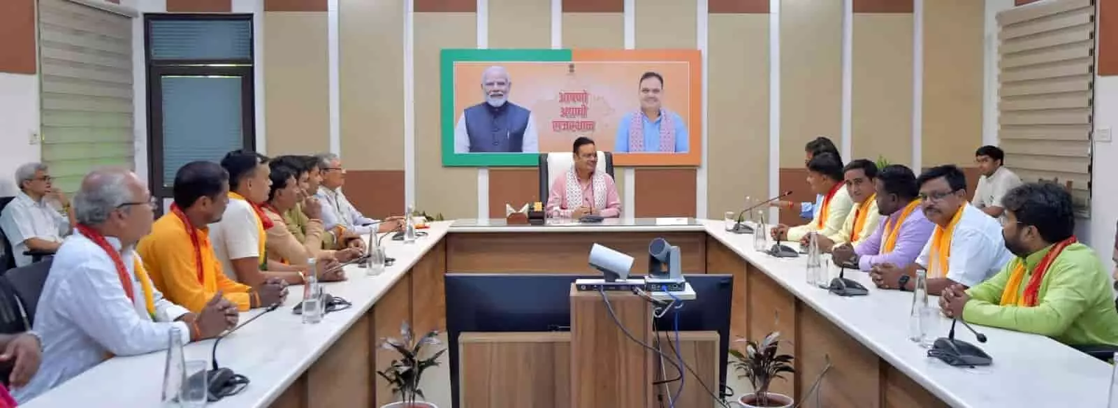 तस्वीर में सीएम भजनलाल शर्मा भवानीपुर के भाजपा कार्यकर्ताओं के साथ बैठक करते हुए। तस्वीर में सीएम भजनलाल शर्मा भवानीपुर के भाजपा कार्यकर्ताओं के साथ बैठक करते हुए।