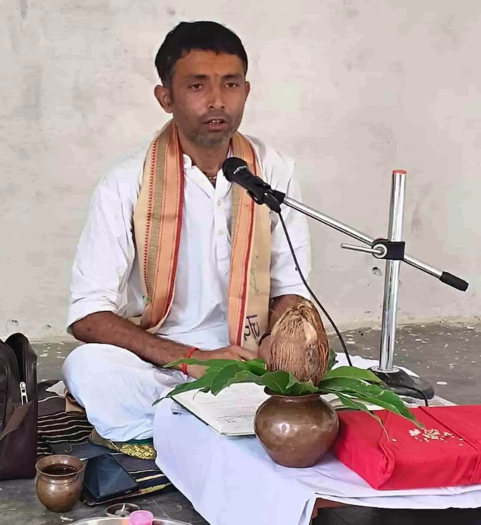 तस्वीर में प्रख्यात कथा प्रवक्ता युवराज कृष्ण महाराज कानसिंह का खेड़ा गांव में श्री राम कथा सुना रहे हैं। तस्वीर में प्रख्यात कथा प्रवक्ता युवराज कृष्ण महाराज कानसिंह का खेड़ा गांव में श्री राम कथा सुना रहे हैं।