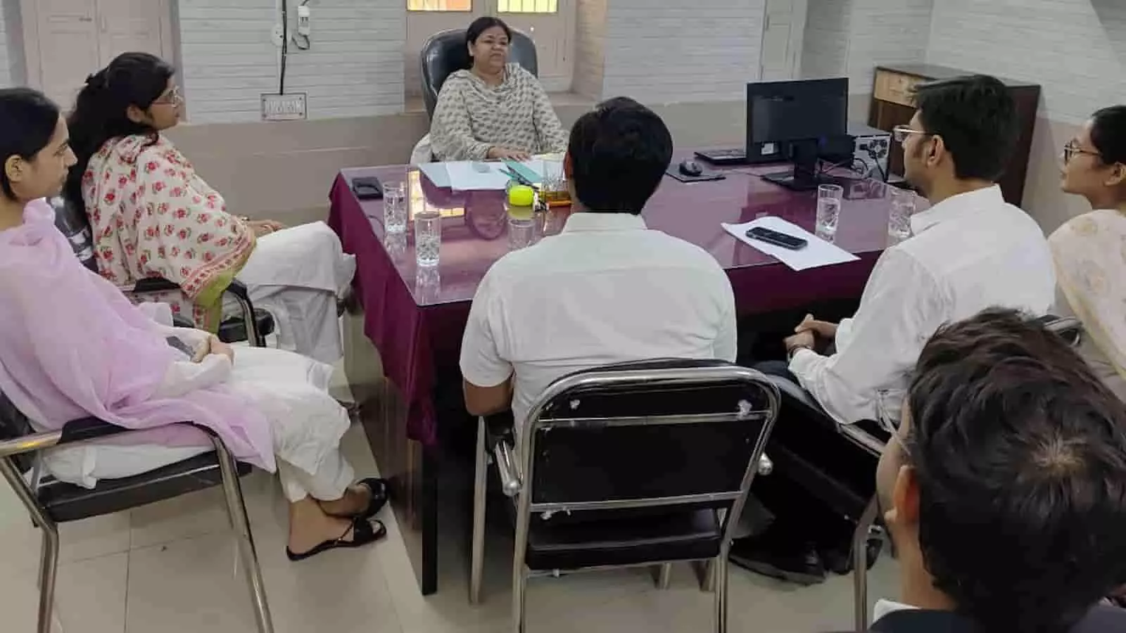 ब्यावर में विशेष लोक अदालत की तैयारी बैठक में चर्चा करते न्यायिक अधिकारी। ब्यावर में विशेष लोक अदालत की तैयारी बैठक में चर्चा करते न्यायिक अधिकारी।