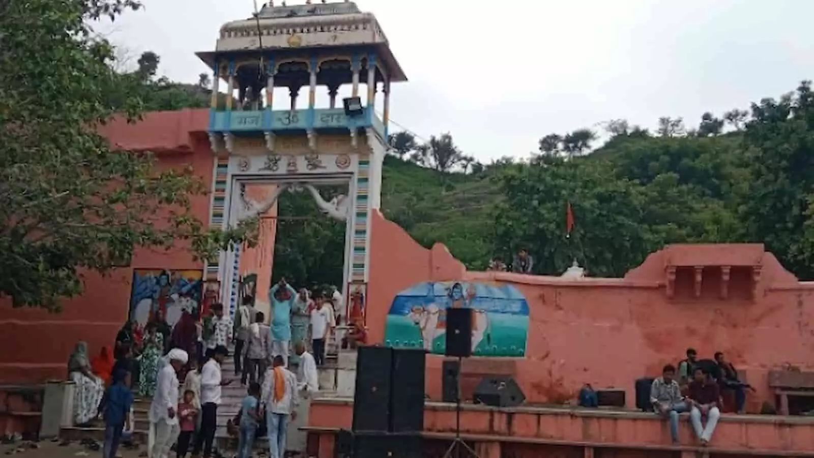 सोमवार-अमावस्या संयोग पर सांडेश्वर महादेव मंदिर में उमड़ा श्रद्धालुओं का सैलाब