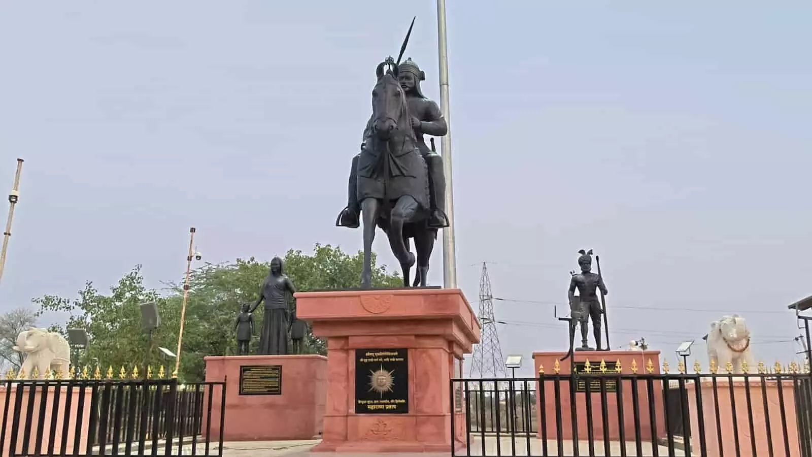 भूपालसागर के महाराणा प्रताप चौराहे पर स्थित प्रतिमा जहाँ भव्य भजन संध्या आयोजित होगी।