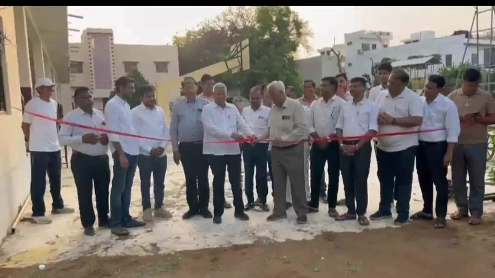 तुलसी अमृत विद्यापीठ परिसर में अतिथियों द्वारा फीता काटकर नवीन खेलकूद एवं योग प्रांगण का उद्घाटन किया जा रहा है। तुलसी अमृत विद्यापीठ परिसर में अतिथियों द्वारा फीता काटकर नवीन खेलकूद एवं योग प्रांगण का उद्घाटन किया जा रहा है।