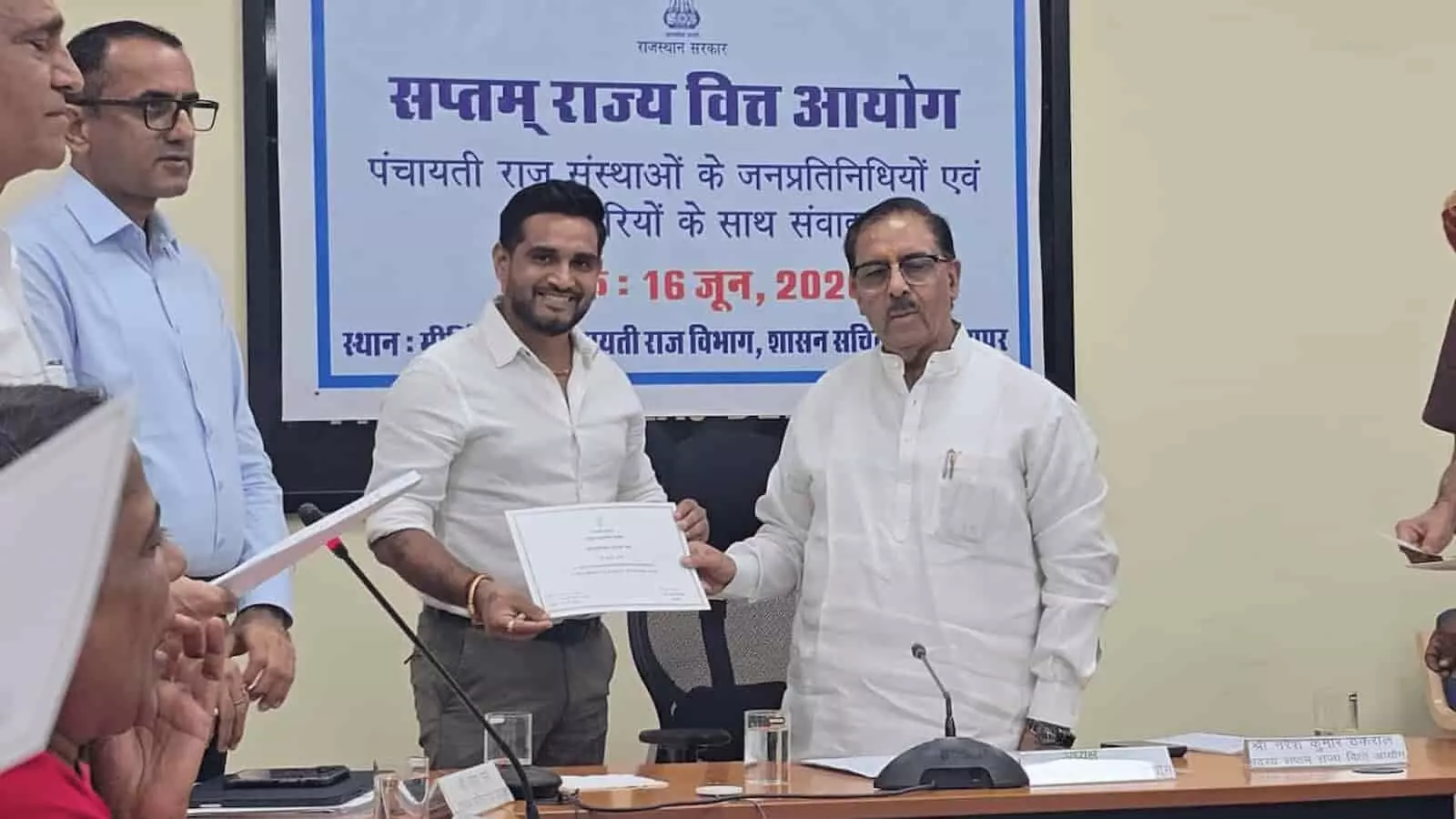 आत्मनिर्भर ग्राम पंचायतों के लिए पसुन्द सरपंच अयन जोशी ने रखी ठोस कार्ययोजना, जयपुर में मंथन आत्मनिर्भर ग्राम पंचायतों के लिए पसुन्द सरपंच अयन जोशी ने रखी ठोस कार्ययोजना, जयपुर में मंथन