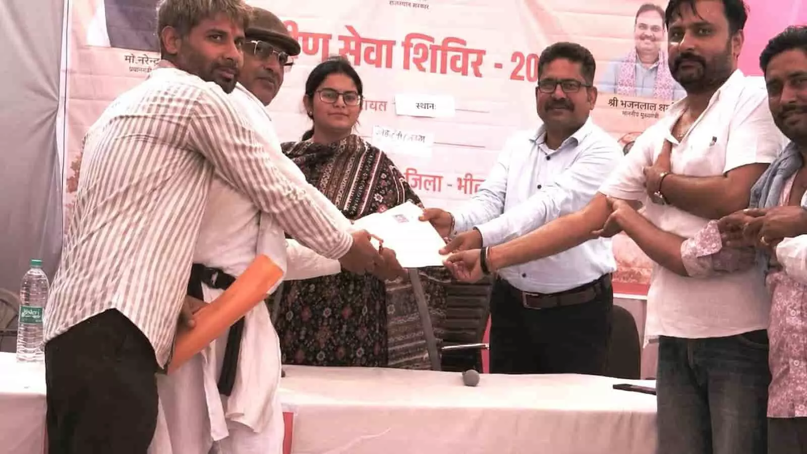 चाखेड़ में प्रशासन की अनूठी पहल: ग्रामीण सेवा शिविर में समस्याओं का मौके पर हुआ त्वरित समाधान