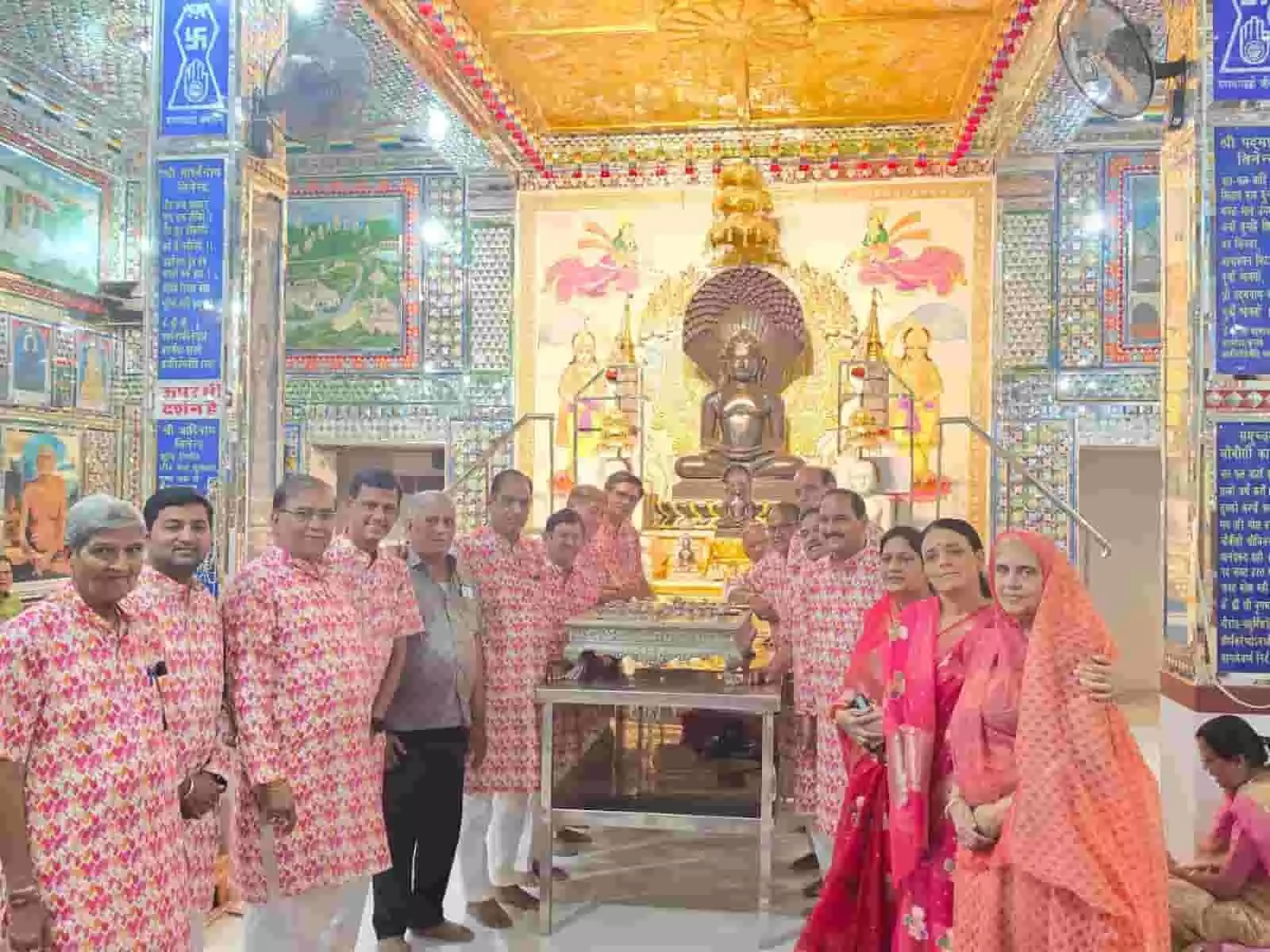 भीलवाड़ा के श्री पार्श्वनाथ मंदिर में श्रद्धालु 48 दिवसीय अखंड भक्तामर महाआराधना में सम्मिलित हुए।