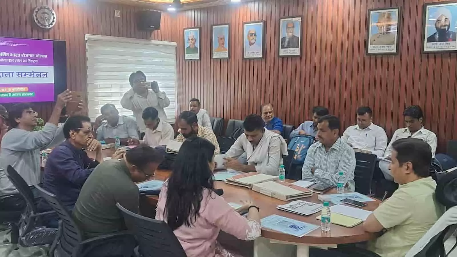 ईपीएफओ कोटा में आयोजित प्रधानमंत्री विकसित भारत रोजगार योजना की प्रेस कॉन्फ्रेंस का दृश्य। ईपीएफओ कोटा में आयोजित प्रधानमंत्री विकसित भारत रोजगार योजना की प्रेस कॉन्फ्रेंस का दृश्य।