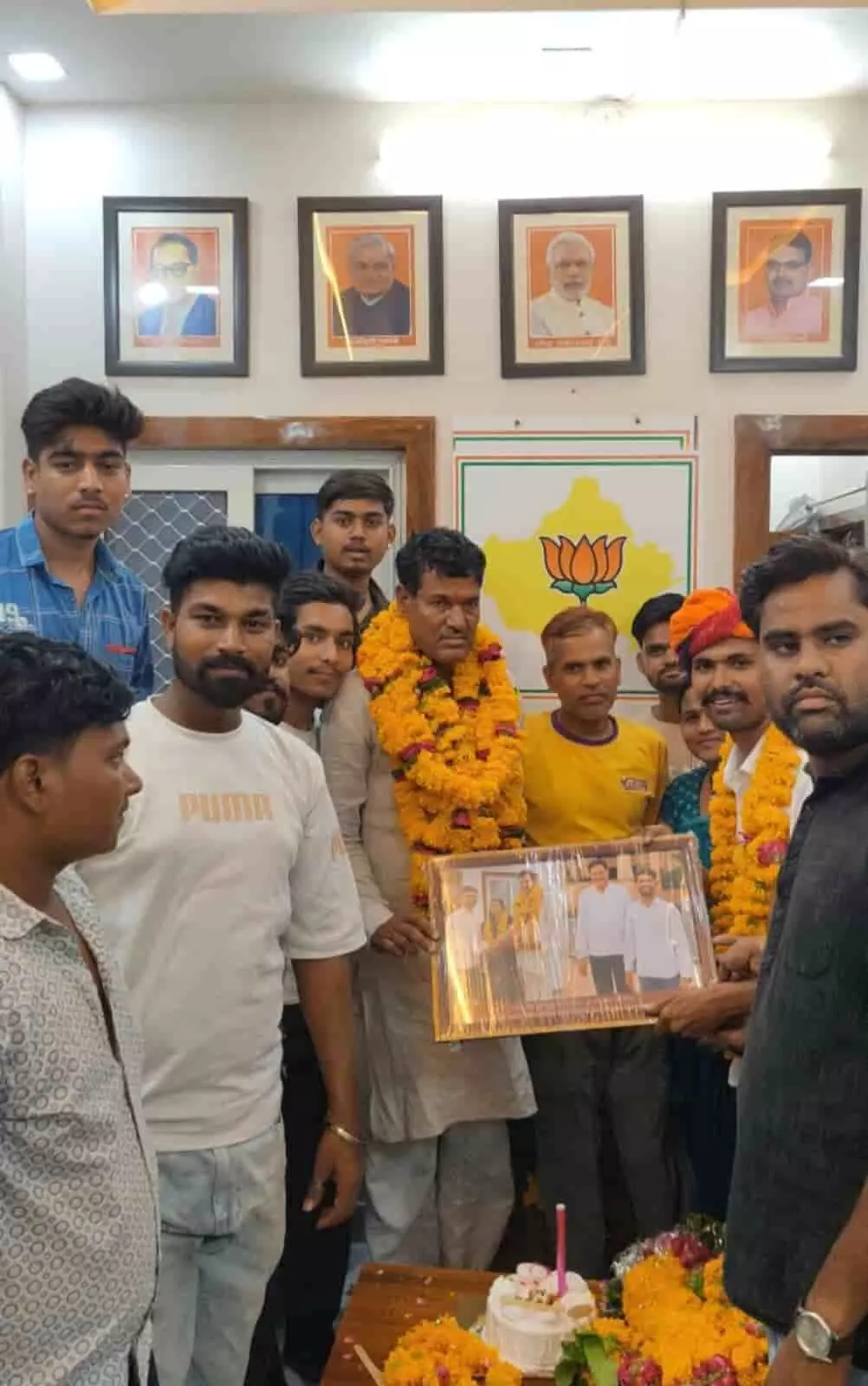 बारां में विधायक राधेश्याम बैरवा के जन्मदिवस पर आयोजित कार्यक्रम में मौजूद भाजपा कार्यकर्ता। बारां में विधायक राधेश्याम बैरवा के जन्मदिवस पर आयोजित कार्यक्रम में मौजूद भाजपा कार्यकर्ता।