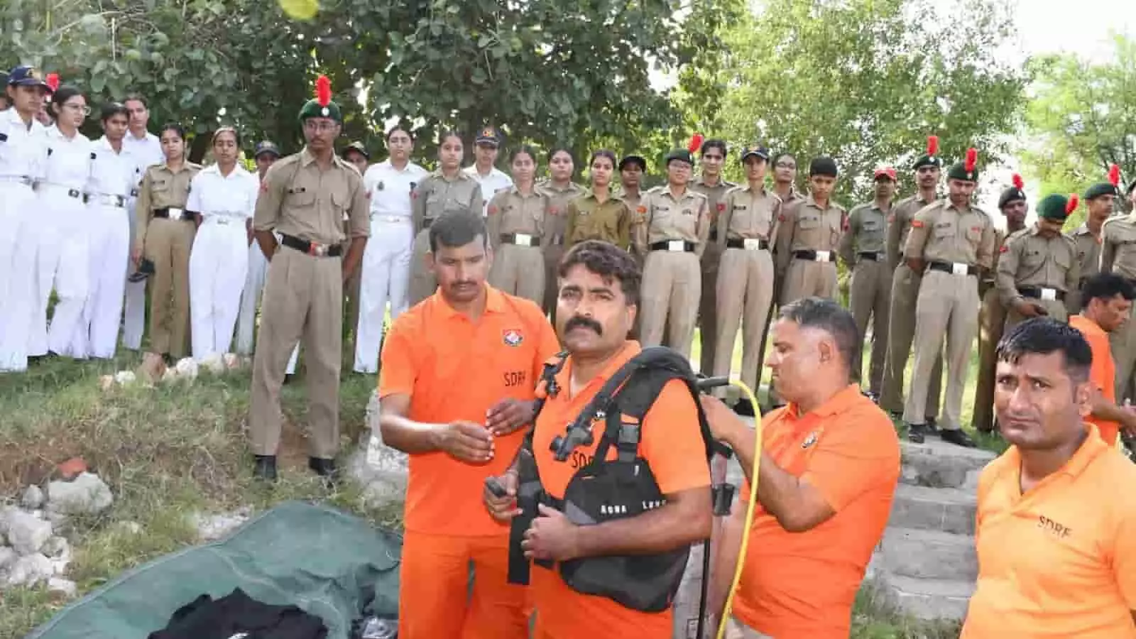 एनसीसी कैडेट्स ने देखा एसडीआरएफ का दमखम: गाडोता बटालियन मुख्यालय में फ्लड और रोप रेस्क्यू का जीवंत प्रदर्शन