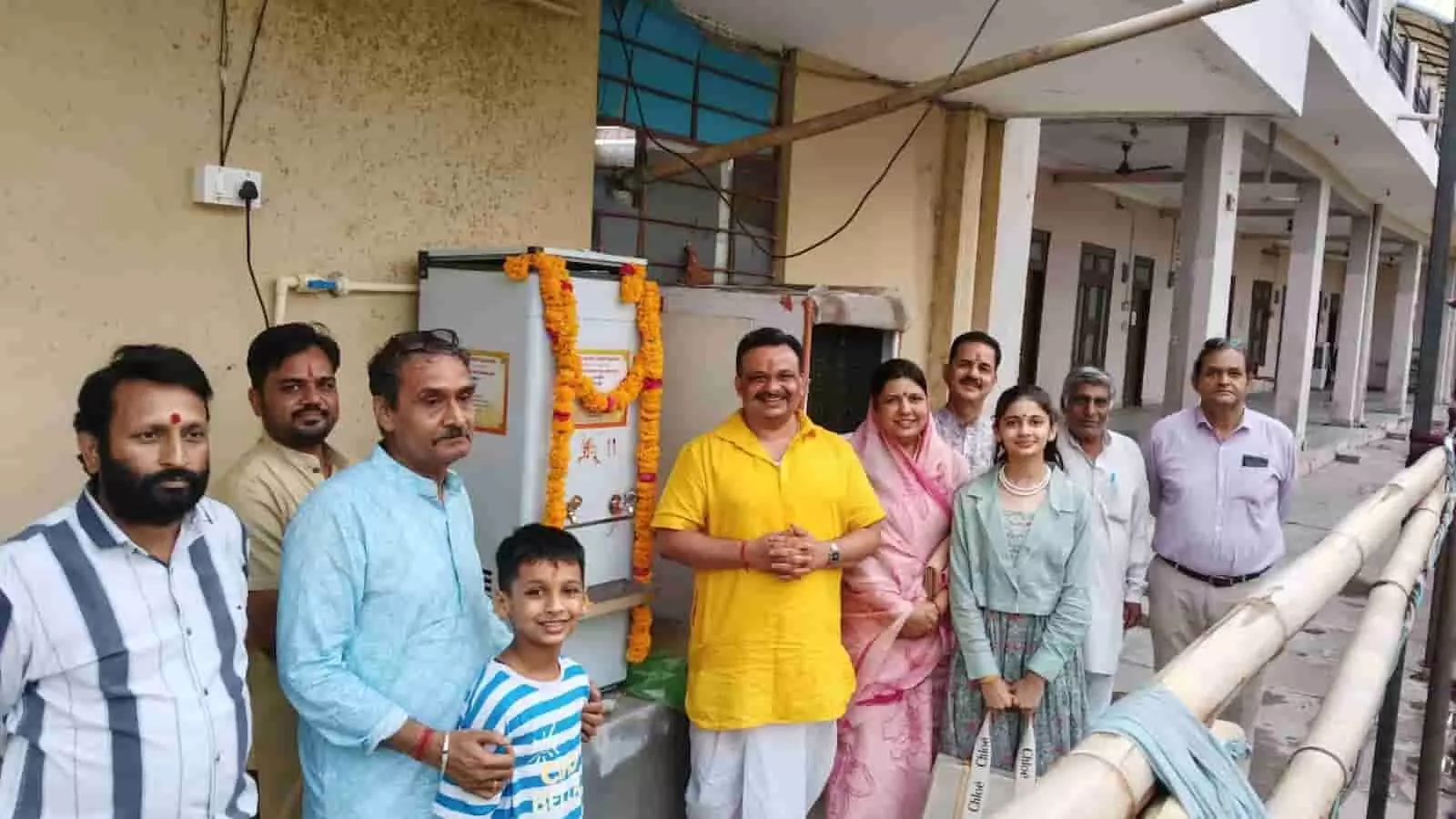 कोटा के महर्षि दधीचि छात्रावास परिसर में वाटर कूलर लोकार्पण कार्यक्रम के दौरान उपस्थित समाजबंधु और अतिथि। कोटा के महर्षि दधीचि छात्रावास परिसर में वाटर कूलर लोकार्पण कार्यक्रम के दौरान उपस्थित समाजबंधु और अतिथि।