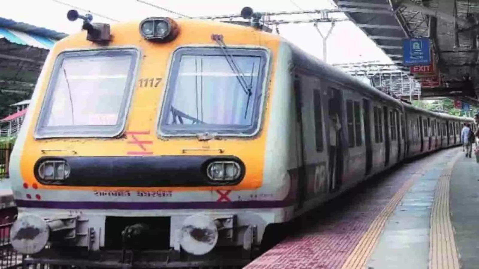 तस्वीर में मध्य रेलवे की उपनगरीय लोकल ट्रेन पालसधारी-खोपोली रूट के सुदृढ़ीकरण कार्य के कारण प्रभावित रहेगी। तस्वीर में मध्य रेलवे की उपनगरीय लोकल ट्रेन पालसधारी-खोपोली रूट के सुदृढ़ीकरण कार्य के कारण प्रभावित रहेगी।