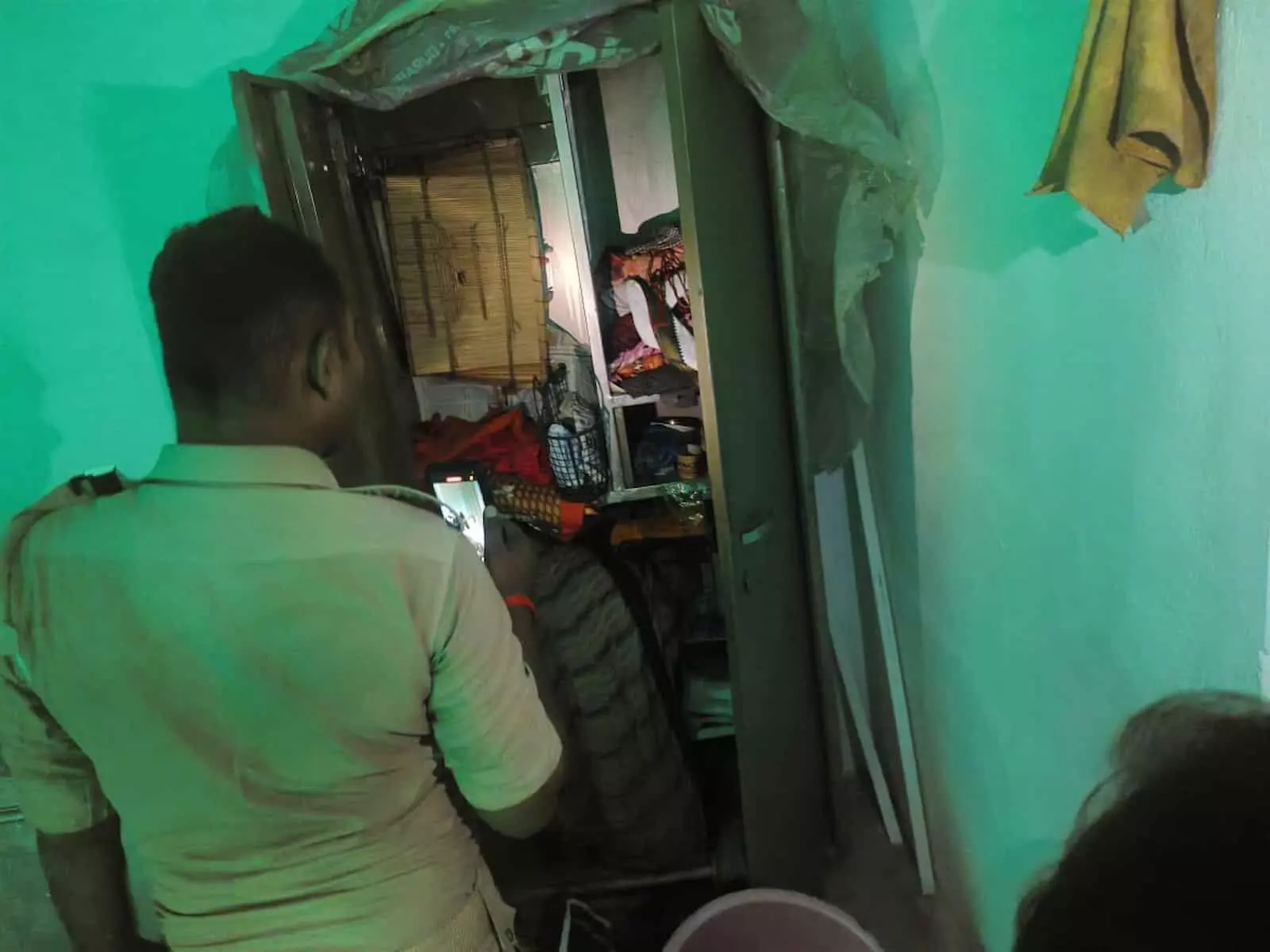 कन्नौज में चोरों का दुस्साहस: एक ही रात में दो घरों को बनाया निशाना, जेवरात और सामान पार