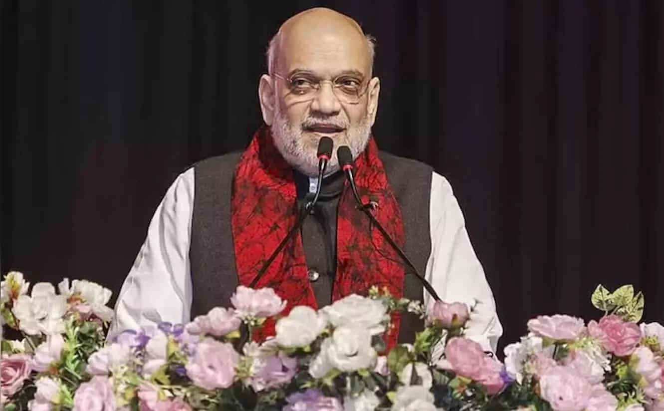 केंद्रीय गृह मंत्री अमित शाह एक कार्यक्रम के दौरान संबोधन देते हुए दिख रहे हैं। केंद्रीय गृह मंत्री अमित शाह एक कार्यक्रम के दौरान संबोधन देते हुए दिख रहे हैं।