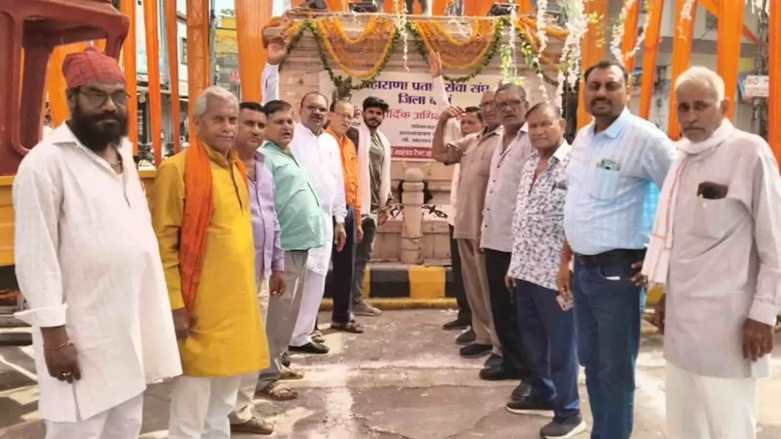 बारां के प्रताप चौक पर महाराणा प्रताप की जयंती पर माल्यार्पण कार्यक्रम में एकत्रित हुए महाराणा प्रताप सेवा संघ के सदस्य। बारां के प्रताप चौक पर महाराणा प्रताप की जयंती पर माल्यार्पण कार्यक्रम में एकत्रित हुए महाराणा प्रताप सेवा संघ के सदस्य।