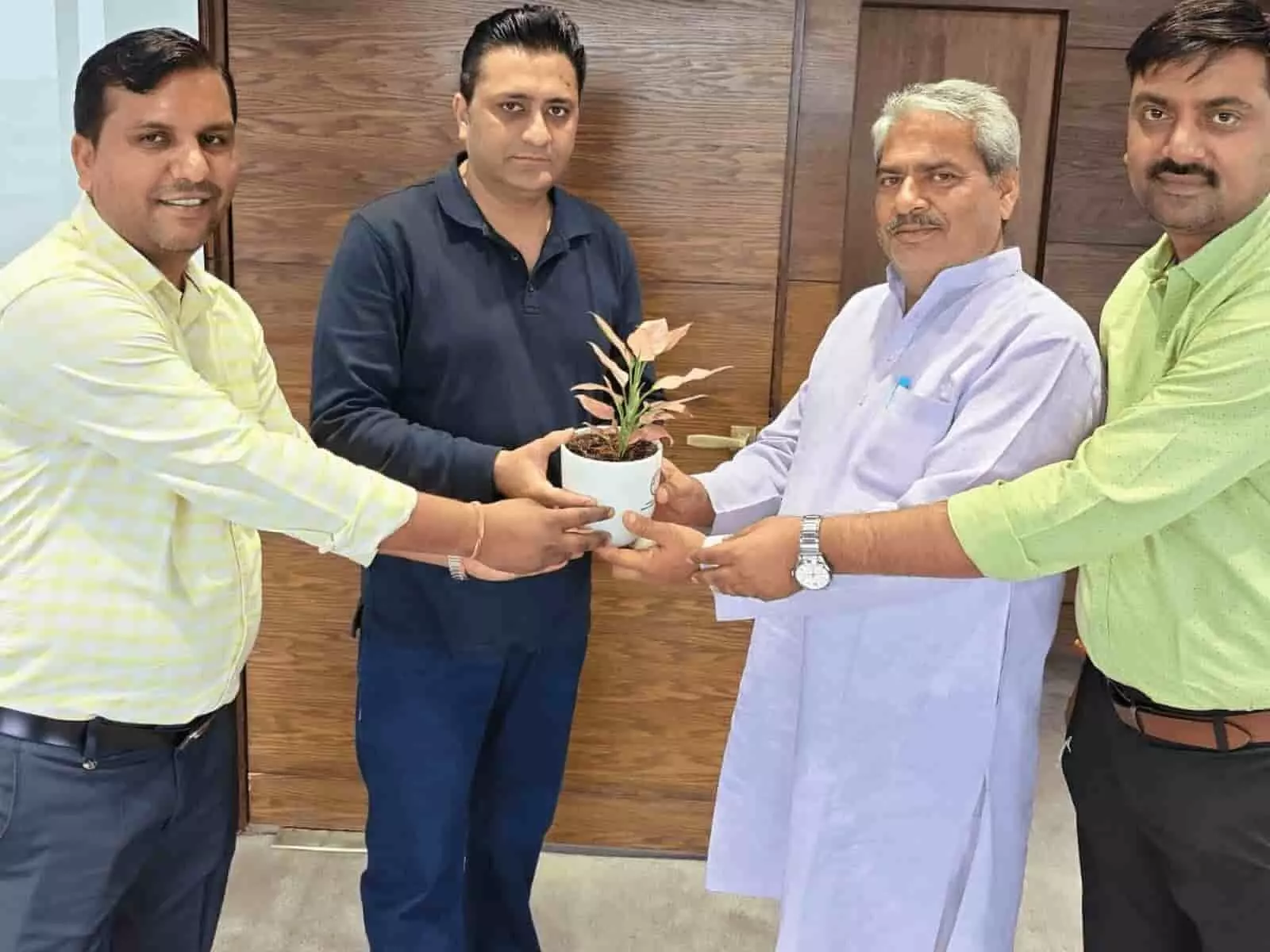 गोपाल लाल माली ने दिल्ली में रिजु झुनझुनवाला से सामाजिक कार्यों के संदर्भ में भेंट की। गोपाल लाल माली ने दिल्ली में रिजु झुनझुनवाला से सामाजिक कार्यों के संदर्भ में भेंट की।