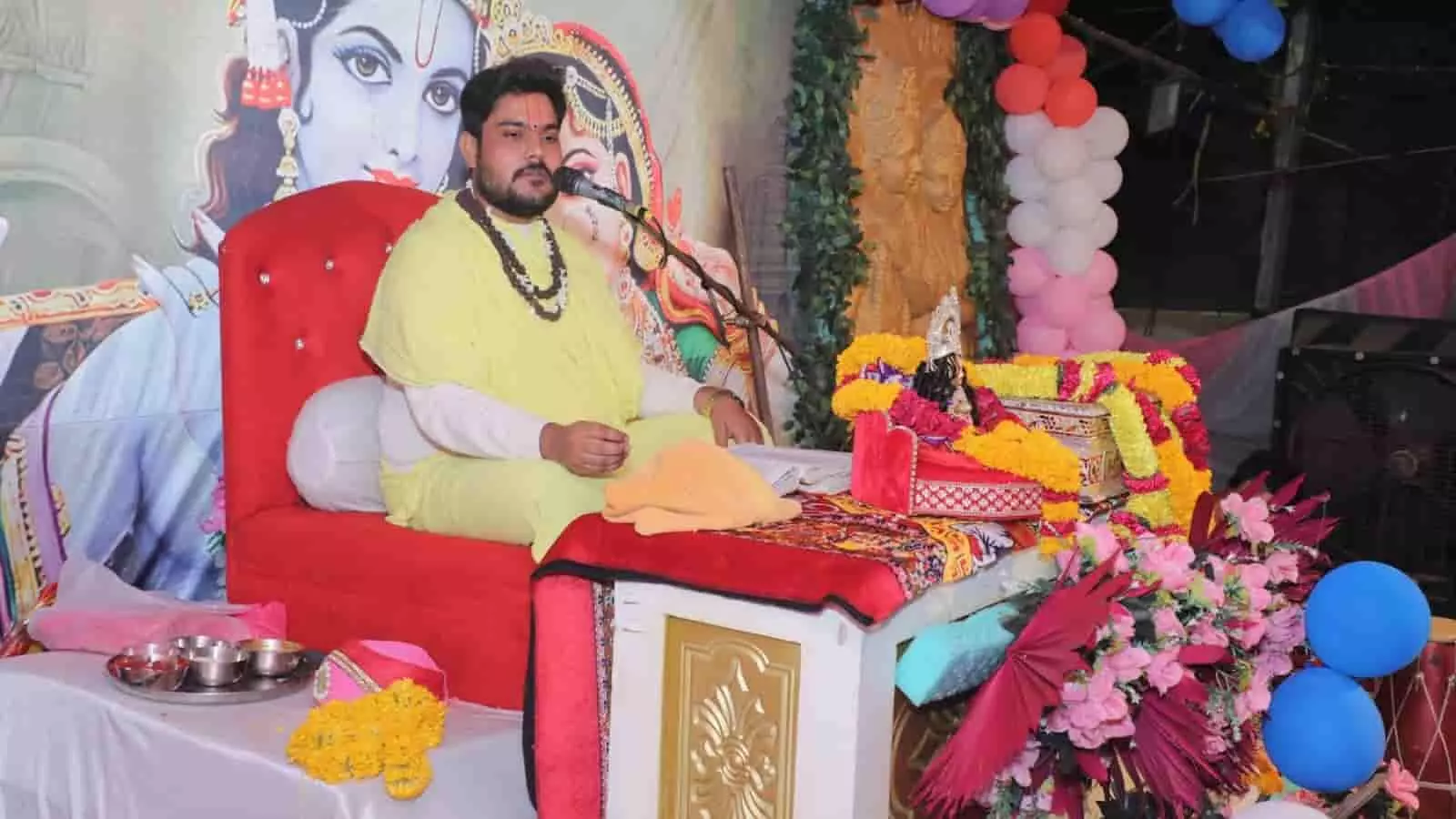 श्रीमद्भागवत कथा के दौरान कथा सुनते हुए श्रद्धालु भीलवाड़ा के श्री चारभुजा मंदिर में। श्रीमद्भागवत कथा के दौरान कथा सुनते हुए श्रद्धालु भीलवाड़ा के श्री चारभुजा मंदिर में।