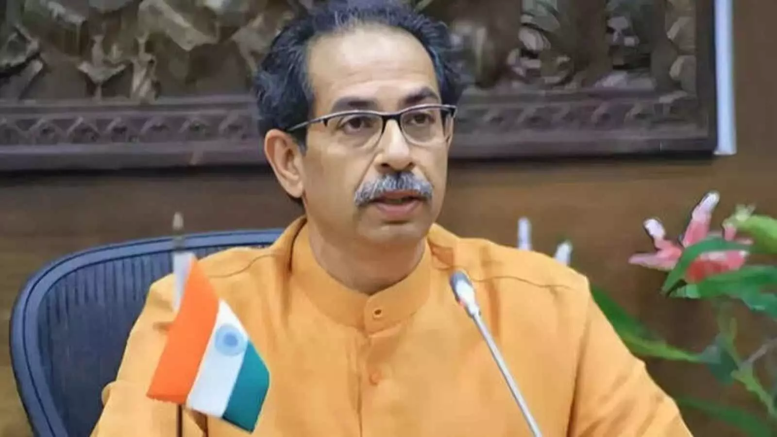 पार्टी बैठक के दौरान संबोधित करते हुए पूर्व मुख्यमंत्री उद्धव ठाकरे, मुंबई में। पार्टी बैठक के दौरान संबोधित करते हुए पूर्व मुख्यमंत्री उद्धव ठाकरे, मुंबई में।