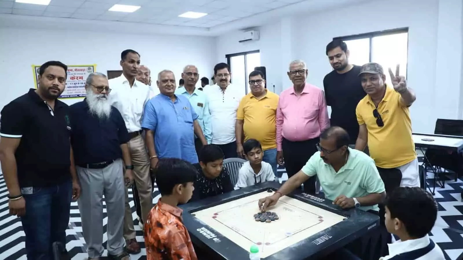 भीलवाड़ा के उत्सव क्लब में महेश नवमी महोत्सव के तहत केरम प्रतियोगिता में भाग लेते प्रतिभागी। भीलवाड़ा के उत्सव क्लब में महेश नवमी महोत्सव के तहत केरम प्रतियोगिता में भाग लेते प्रतिभागी।